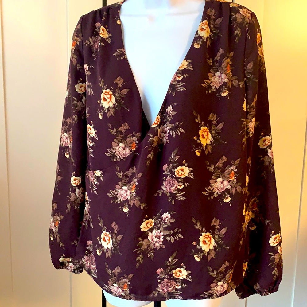 💰Forever 21 floral chiffon like wrap blouse